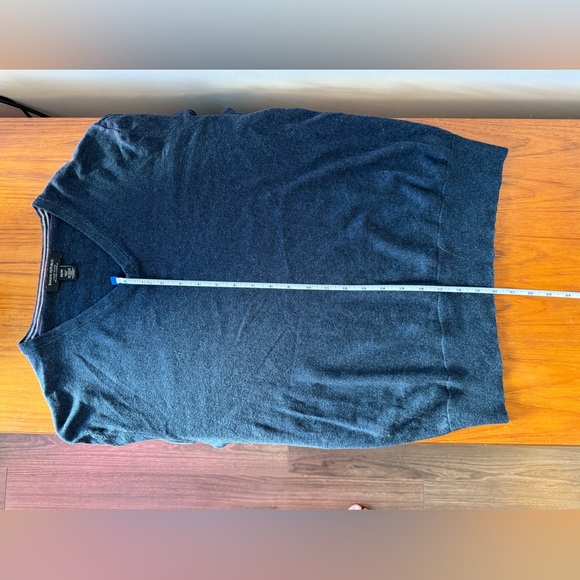 Banana Republic Sweater - Picture 4 of 5